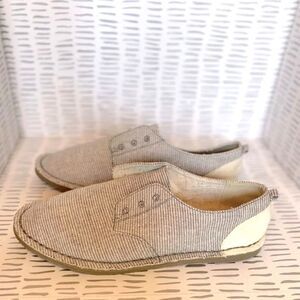 Roxy Gray and White Casual Beachy Canvas Shoes‎ Women's Size 6